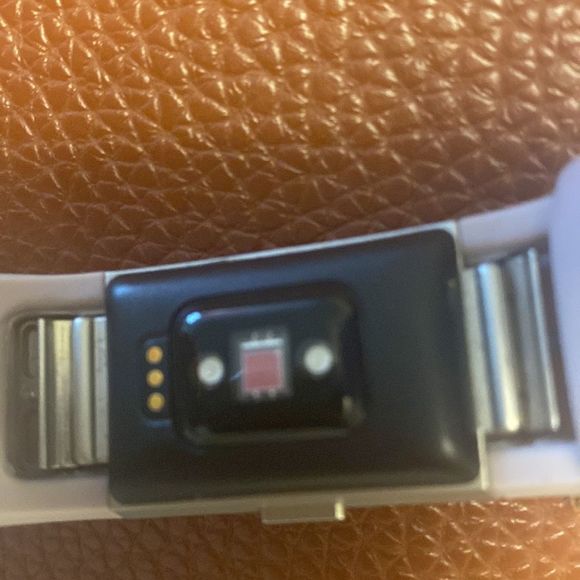 FitBit Smartwatch Watch Lavender Strap included - Picture 3 of 7